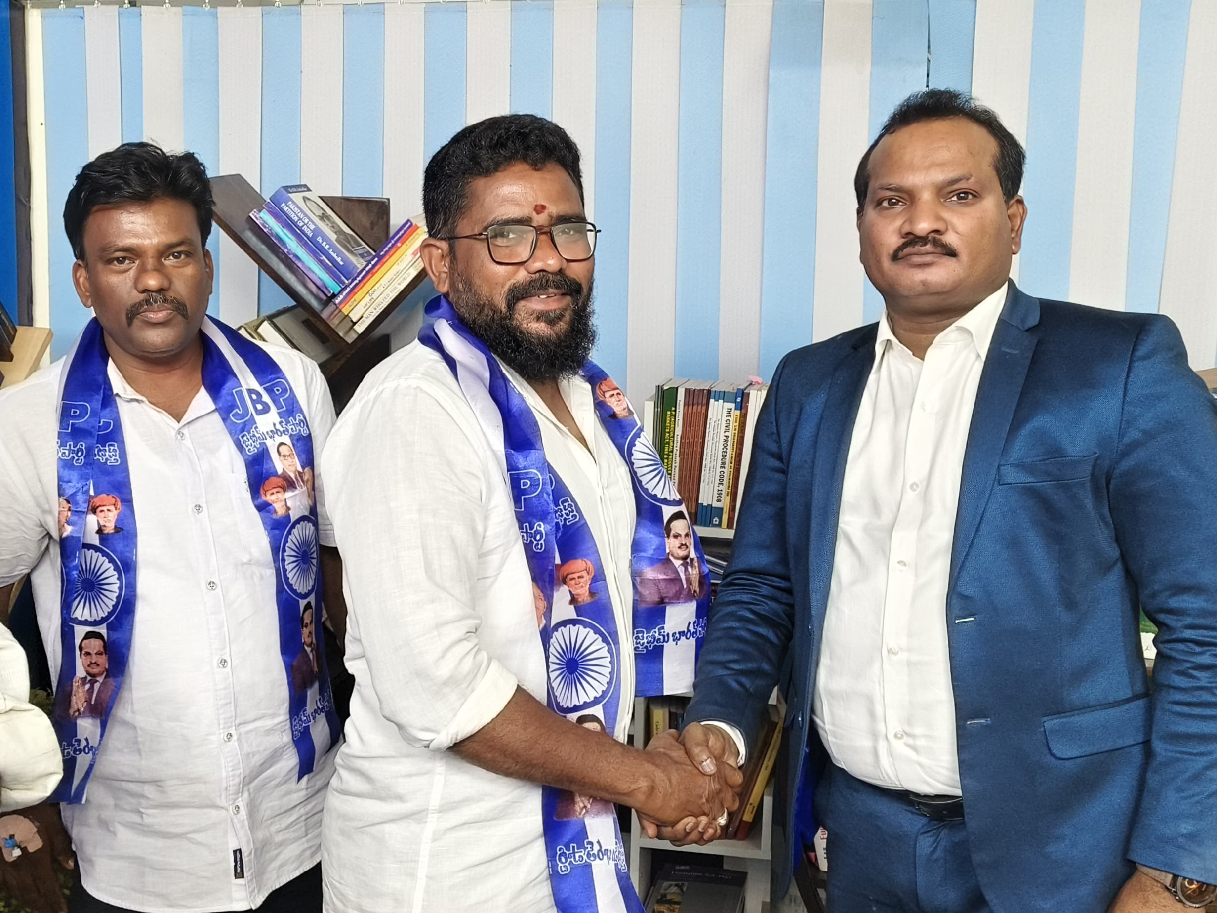 జై బీమ్ పార్టీలో చేరిన ఆంజనేయులు