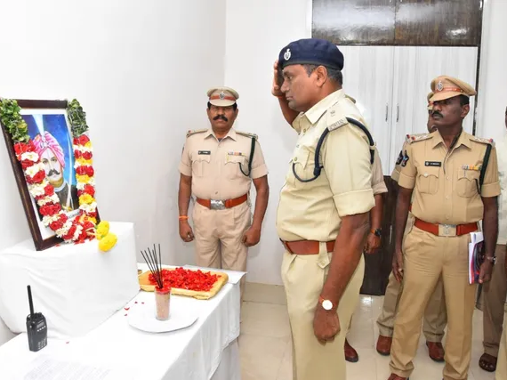 ఉయ్యాలవాడ నరసింహారెడ్డికి కడప పోలీసుల నివాళి