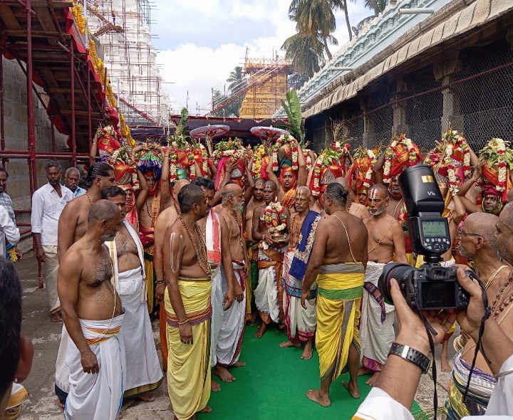 వేదనారాయణ స్వామి ఆలయంలో ఘనంగా కుంభాభిషేకం