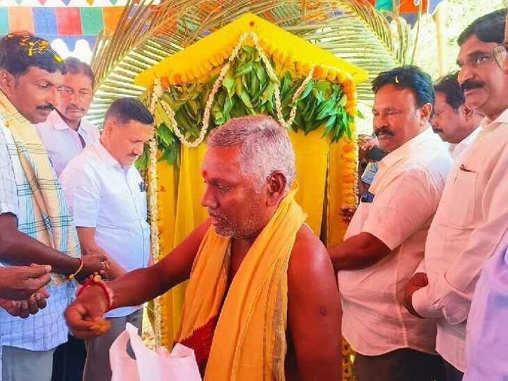 బీటీ రోడ్డు నిర్మాణానికి భూమి పూజ