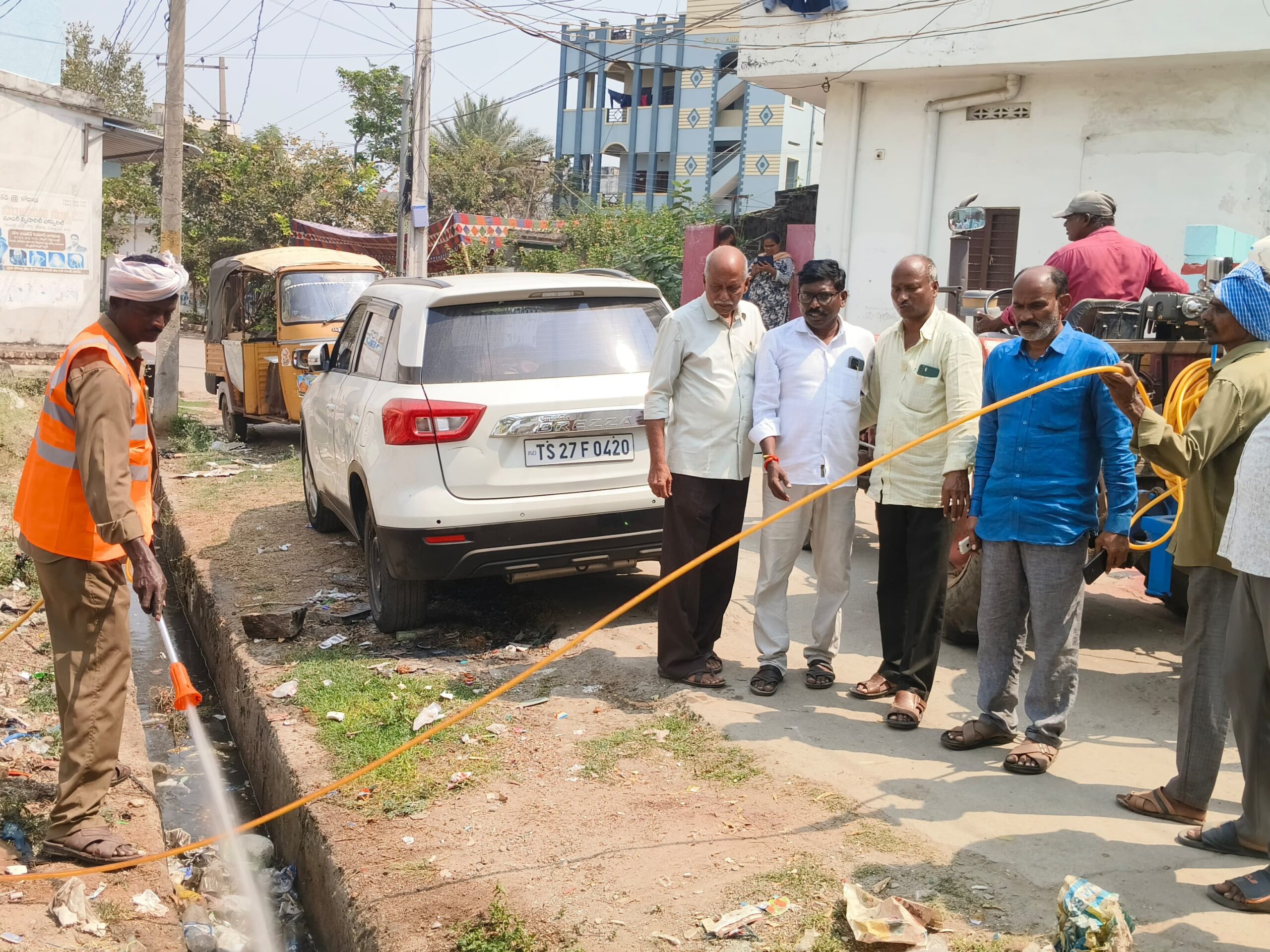 13వ వార్డులో దోమల మందు పిచికారి
