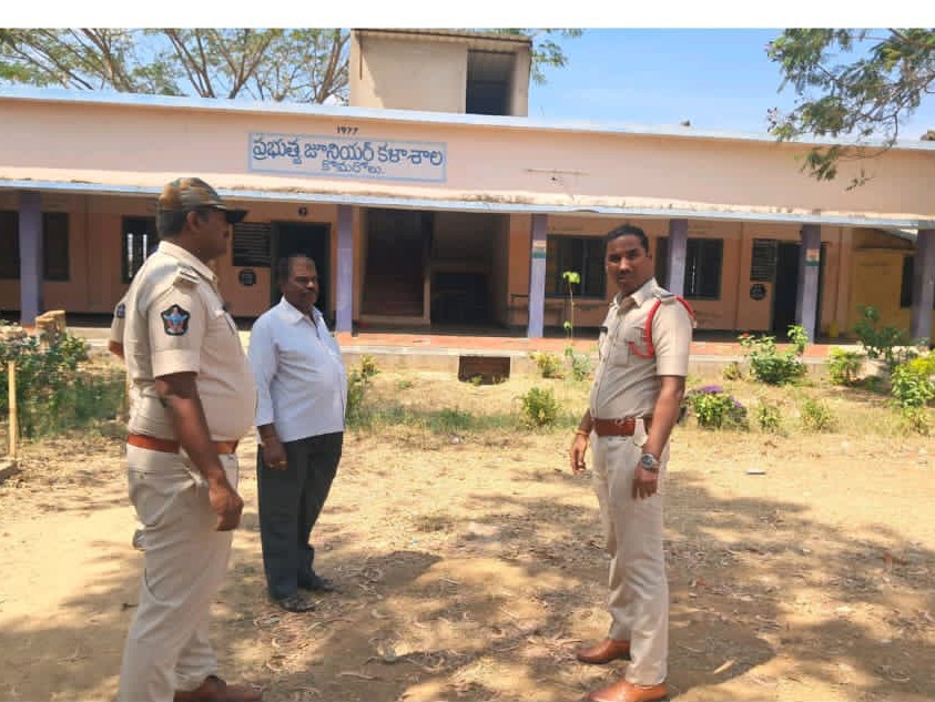 పరీక్ష కేంద్రాన్ని సందర్శించిన గిద్దలూరు CI