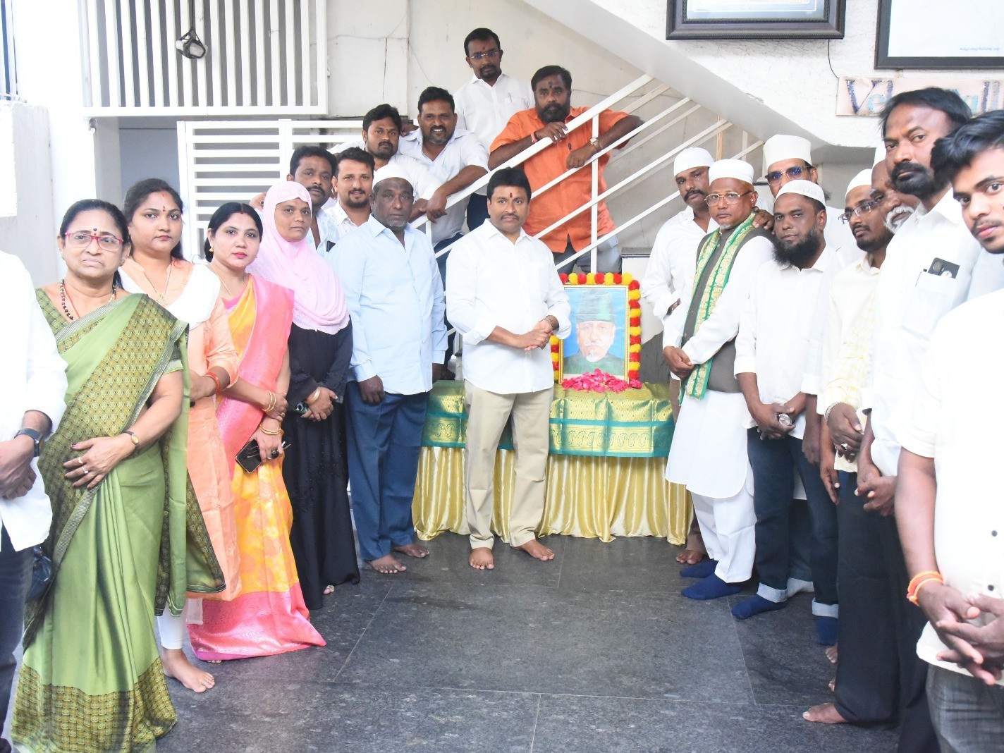 వైసీపీ కార్యాలయంలో అబుల్ కలాం ఆజాద్ వర్ధంతి