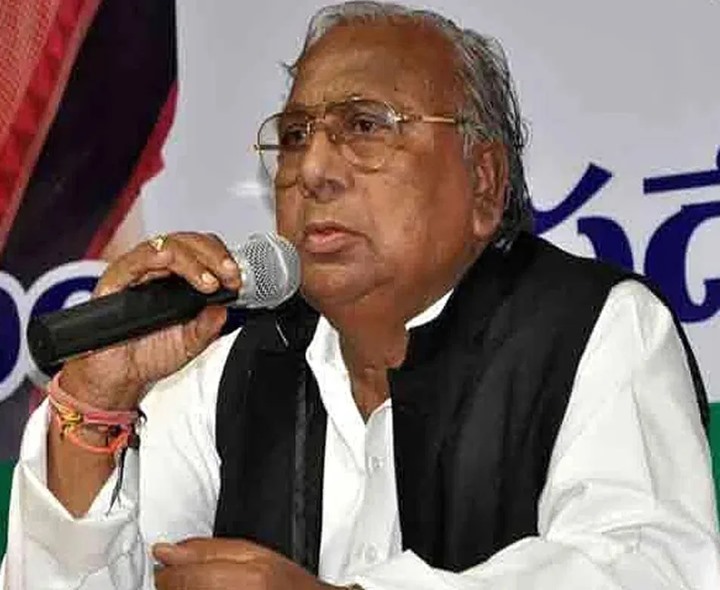 బీజేపీ రాజ్యాంగ విరుద్ధంగా వ్యవహరిస్తోంది: VH