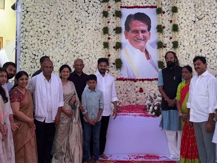 వెన్నం రాఘవేందర్ రెడ్డికి సీఎం నివాళి