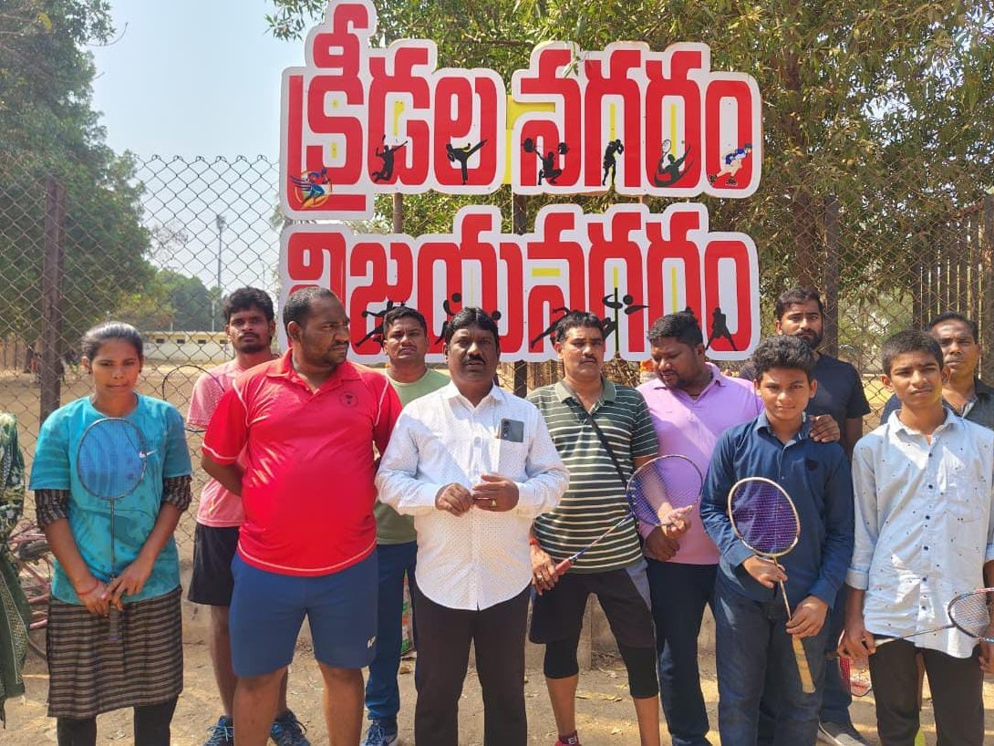 ఘనంగా జిల్లా స్థాయి పారా బాడ్మింటన్ పోటీలు
