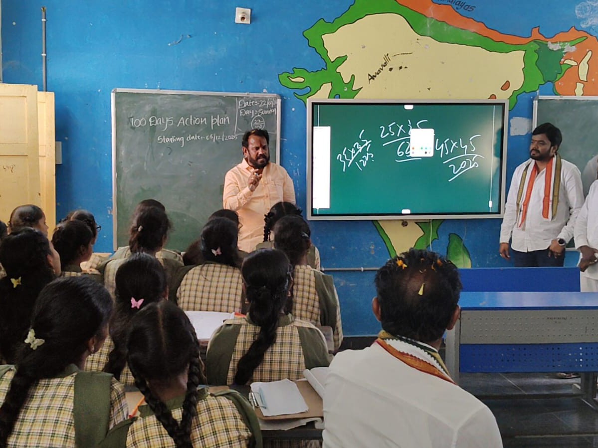 వందరోజుల ప్రణాళికను పరిశీలించిన ఎమ్మెల్యే