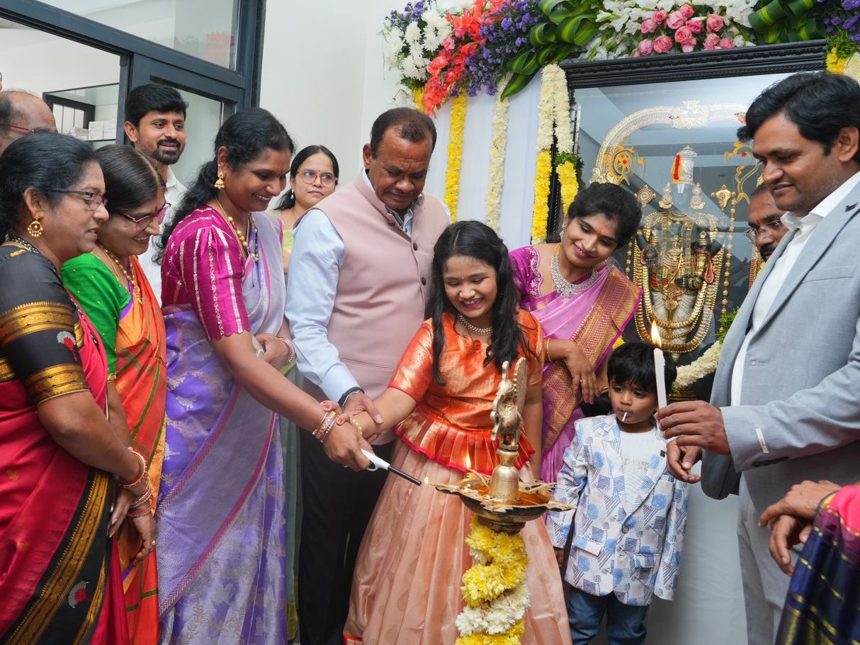 ఆసుపత్రిని ప్రారంభించిన మంత్రి వెంకట్ రెడ్డి