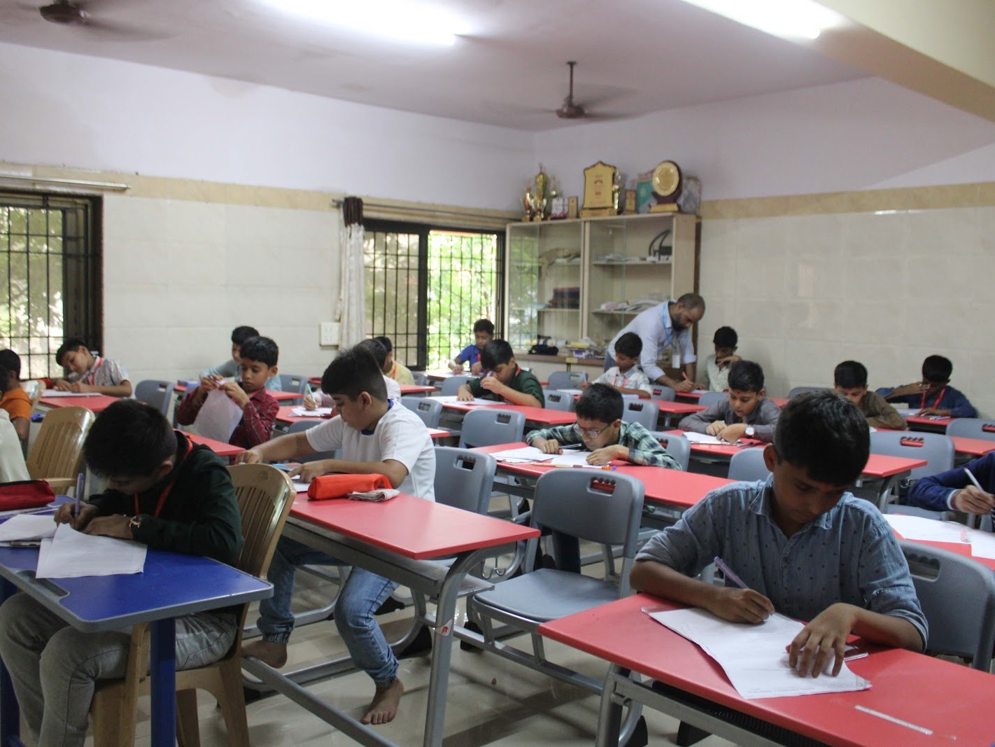 ప్రశాంతంగా గురుకుల ప్రవేశ పరీక్ష.. 15 మంది గైర్హాజరు