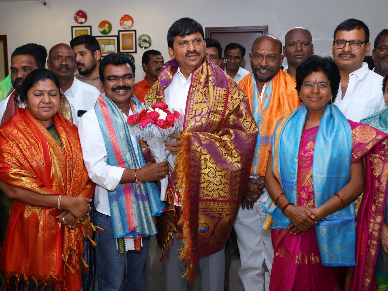 ప్రజల నమ్మకాన్ని వమ్ము చేయొద్దు: మంత్రి