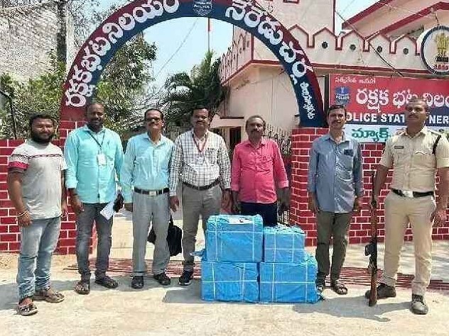 పోలీస్ స్టేషన్ కు చేరిన ఇంటర్ ప్రశ్నా పత్రాలు..!!