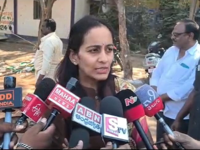 జగన్ వైఖరితో వైసీపీ పతనం: ఎంపీ శబరి