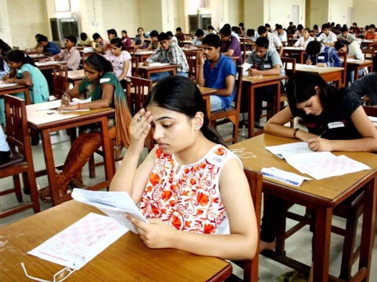 పరీక్షల వేళ విద్యార్థులు ఇలా చేస్తే మంచిది..!