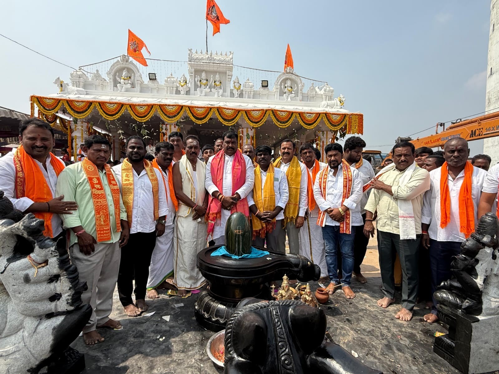 ఆలయ నిర్మాణానికి భారీ విరాళం అందజేత