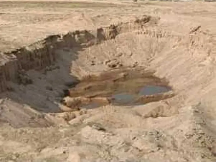 గోదావరి తీరంలో రహస్య తవ్వకాలు..స్థానికుల్లో ఆందోళన