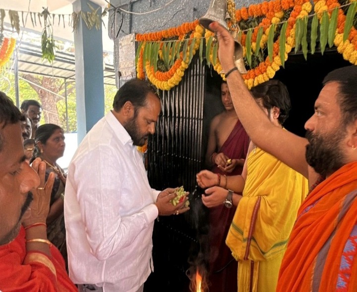 తేలుకుంట ఆలయాల్లో ఎమ్మెల్యే ప్రత్యేక పూజలు