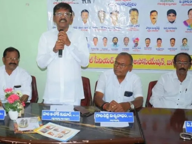 ‘పెన్షనర్ల సమస్యలు పరిష్కరించాలి’