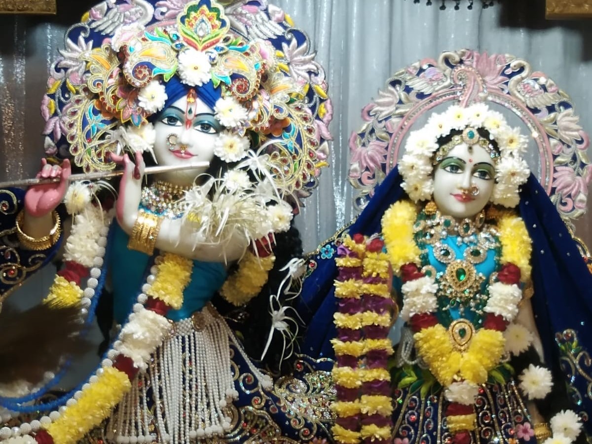 ఇస్కన్‌లో ప్రత్యేక పూజలు