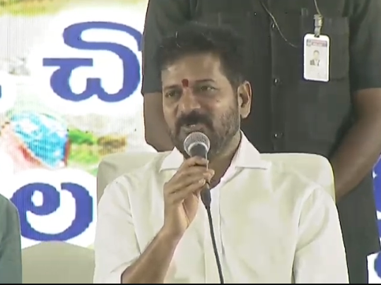ప్రతి ఎకరాకు సాగునీరు అందించడమే మా లక్ష్యం: CM