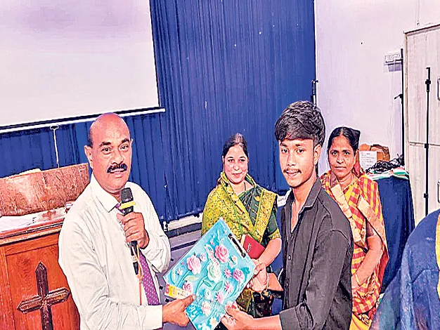 ఇంటర్ విద్యార్థుల కోసం బాప్టిస్ట్ చర్చిలోప్రత్యేక ప్రార్థనలు