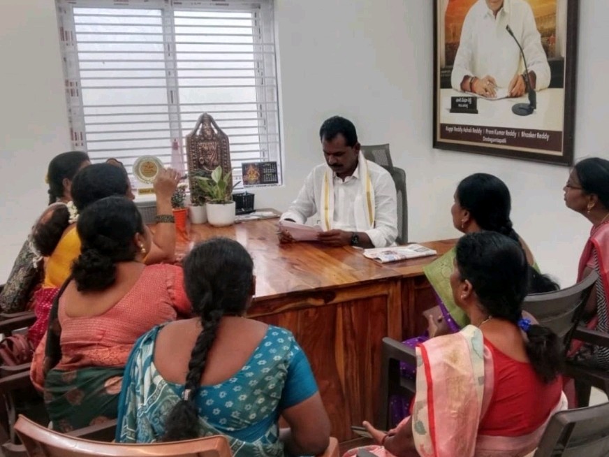 అంగన్వాడీ సమస్యల పరిష్కరించాలని ఎమ్మెల్యేకు వినతి