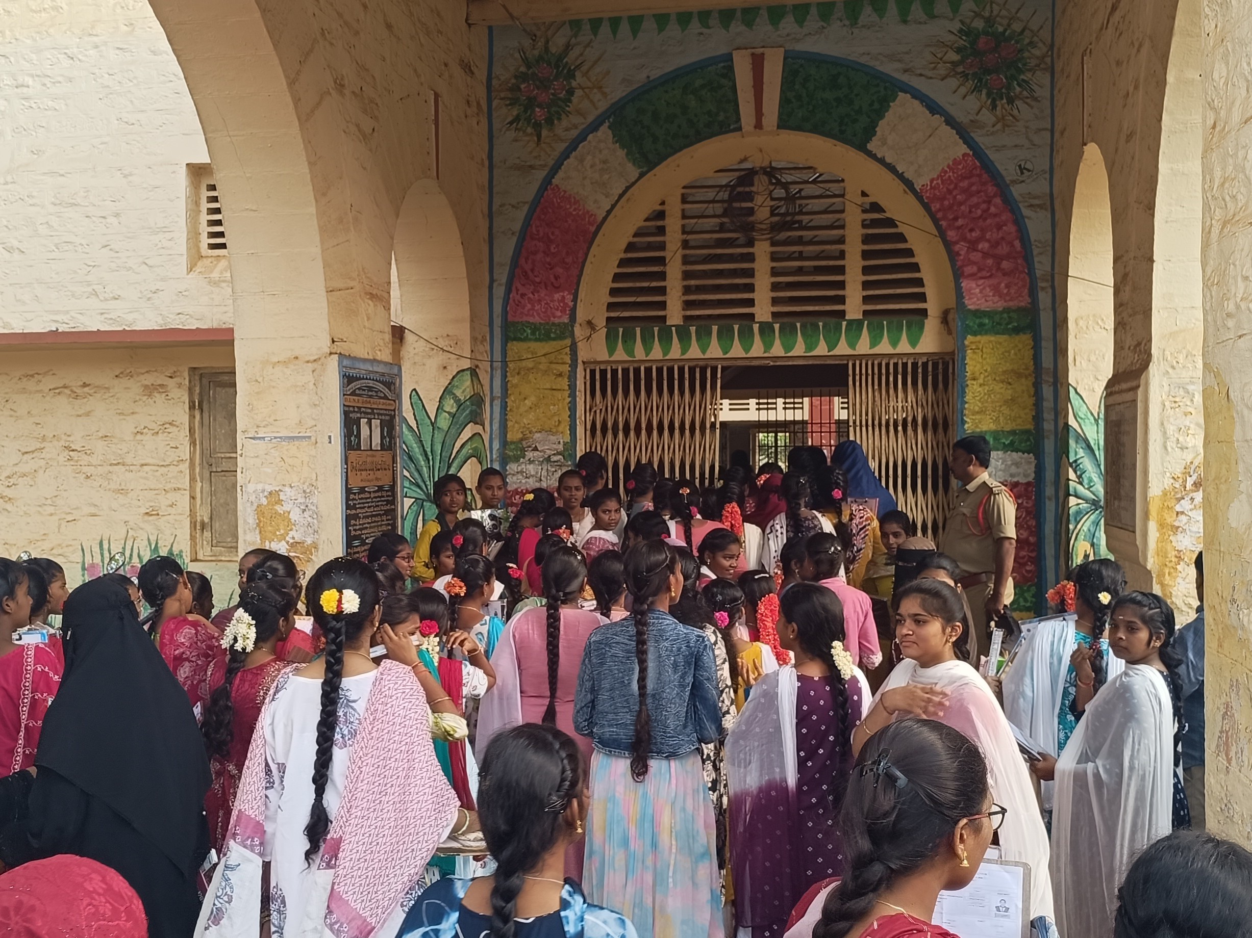 బుచ్చిలో ప్రారంభమైన  ఇంటర్ పరీక్షలు