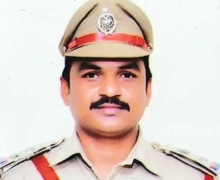 పాత కక్షలతో యువకుడిపై కత్తిదాడి