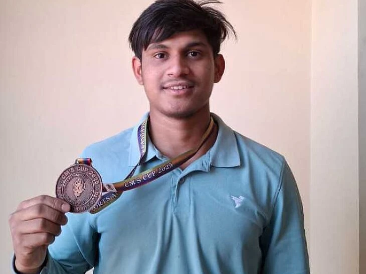 సీఎం కప్‌లో తల్లాడ మండల వాసికి కాంస్య పతకం