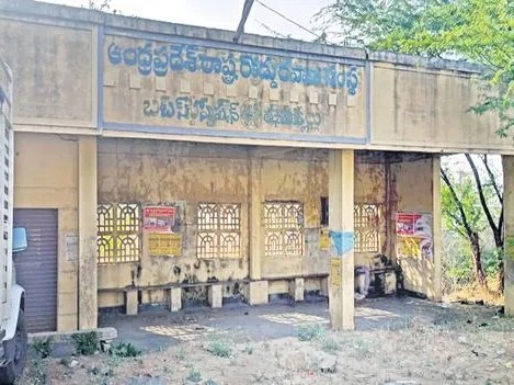 నిరుపయోగంగా తనకల్లు బస్టాండు