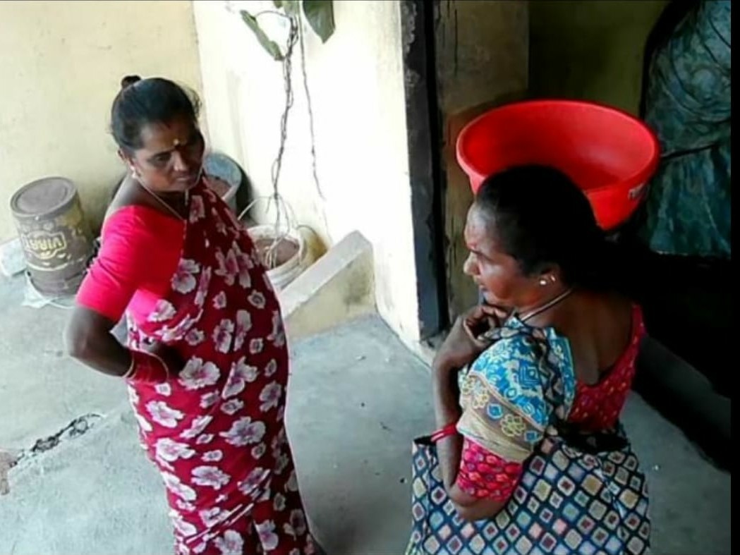 కిలాడీ మహిళల చోరీ.. బొట్టు పెట్టి బురిడీ