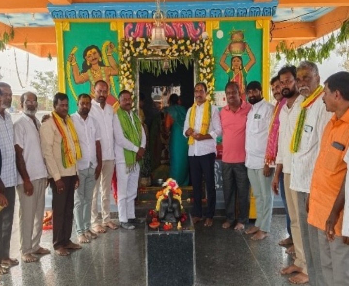 ఎల్లమ్మ దేవాలయంలో మున్సిపల్ ఛైర్మన్ ప్రత్యేక పూజలు