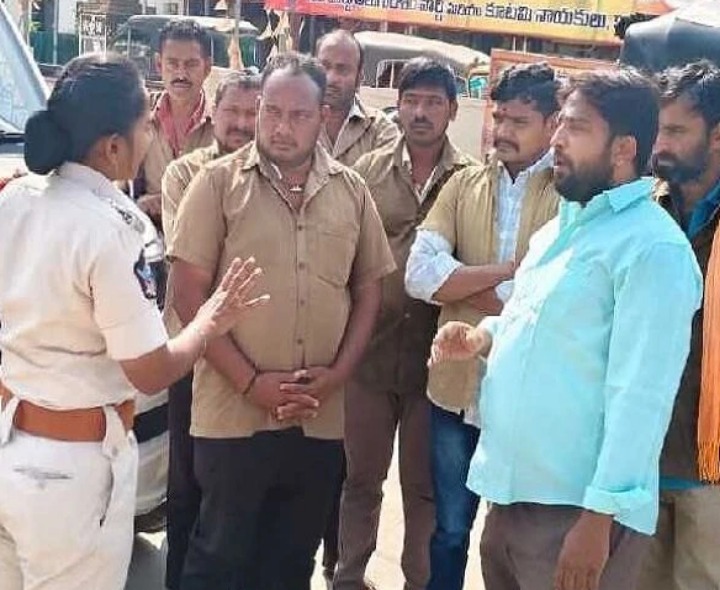 ట్రాఫిక్ జామ్‌ నివారణకు ఆటో డ్రైవర్లకు కౌన్సెలింగ్