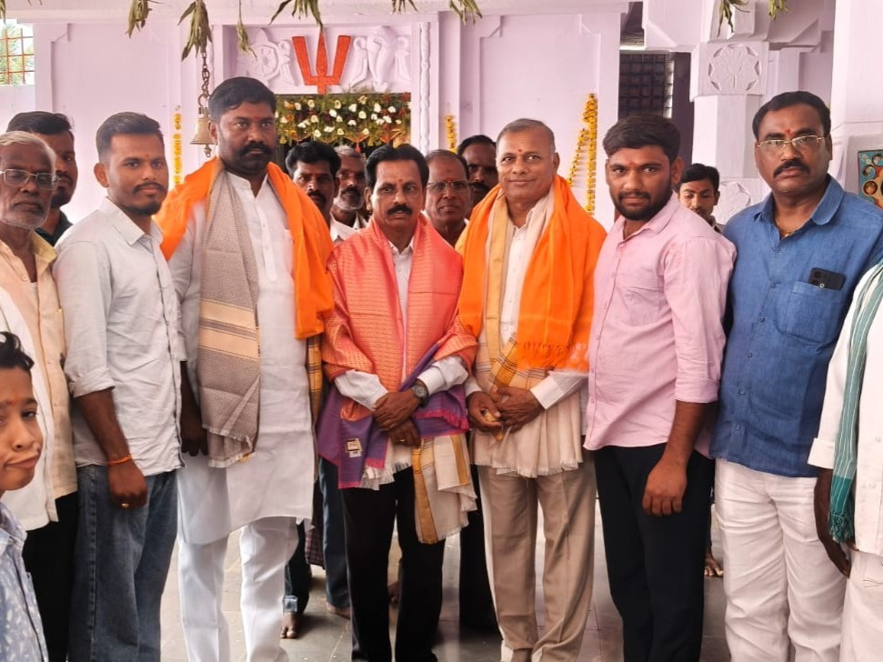 బ్రహ్మోత్సవాల్లో పాల్గొన్న మాజీ ఎమ్మెల్యే