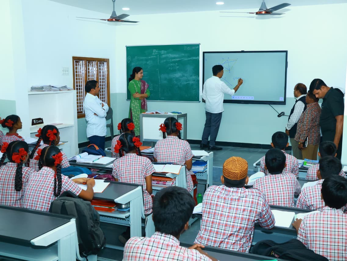 బొట్టుగూడ పాఠశాలను తనిఖీ చేసిన కలెక్టర్