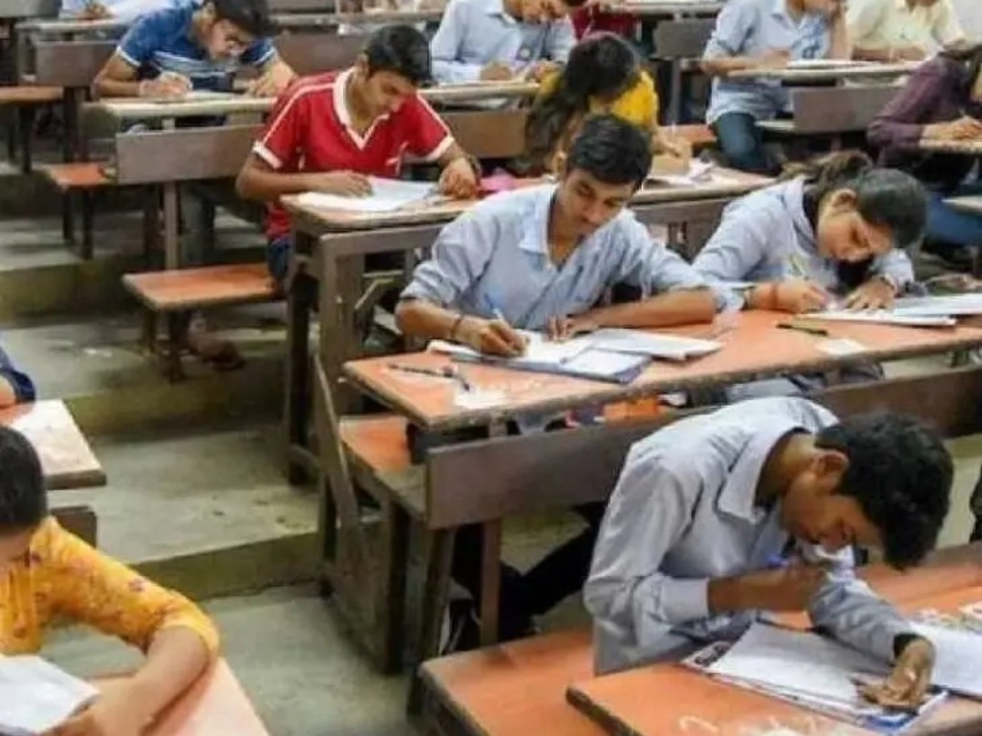 45 నిమిషాల ముందే పరీక్ష కేంద్రానికి అనుమతి