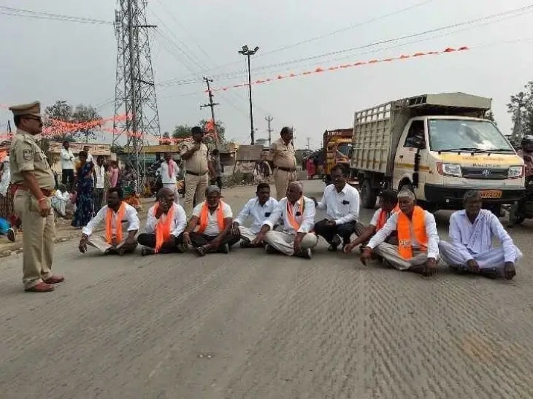 ఎమ్మెల్యేపై దాడికి నిరసనగా జైనథ్ రాస్తారోకో