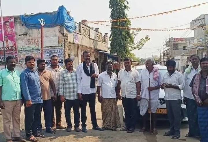 చిన్నారి మృతి.. లింగాలలో నిరసన