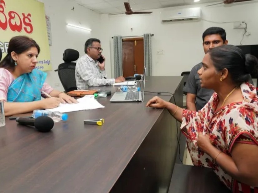 ప్రజల నుంచి వినతులను స్వీకరించిన కలెక్టర్