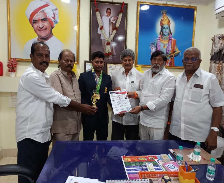 వెయిట్ లిఫ్టింగ్ పోటీల్లో ప్రతిభ కనబరిచిన క్రీడాకారుడు