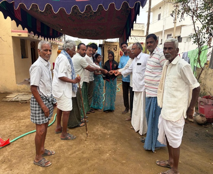 మృతుని కుటుంబానికి ఆర్థిక సహాయం