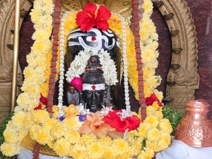 అమరలింగేశ్వరుడికి ప్రత్యేక పూజలు