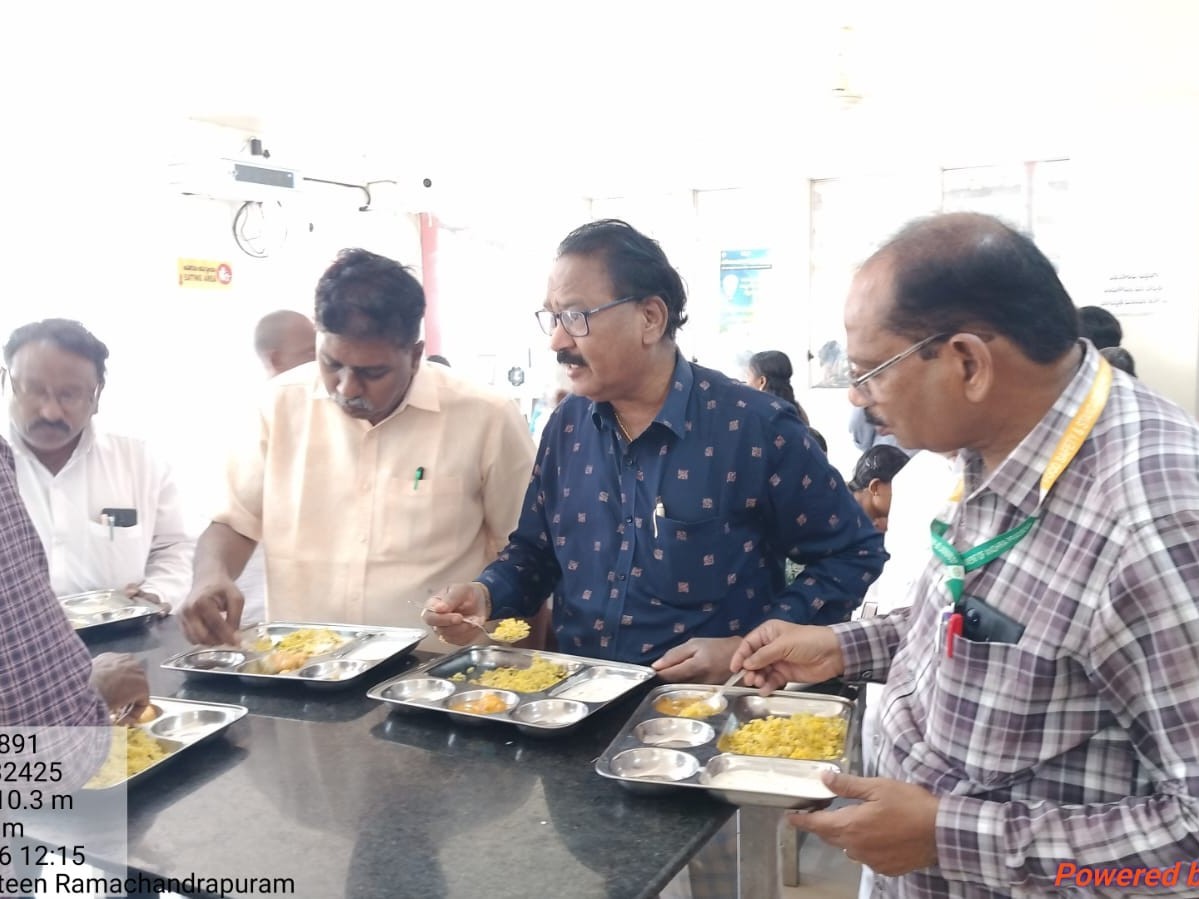 రామచంద్రపురంలో అన్న క్యాంటీన్ తనిఖీ