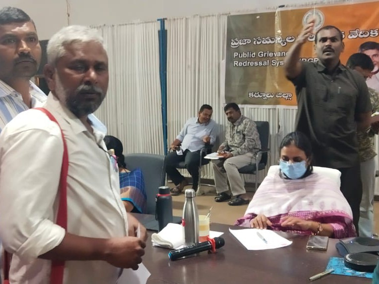 ‘పారిశుద్ధ్య కార్మికుల వినతి’