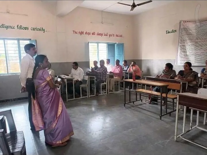 పాఠశాలలో మొదలైన కాంప్లెక్స్ సమావేశం