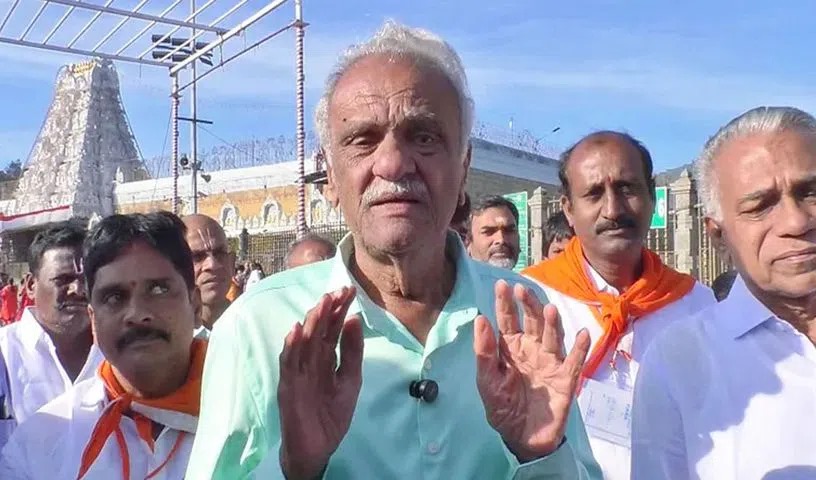 భక్తుల మనోభావాలు దెబ్బతీస్తున్నారు: CPI