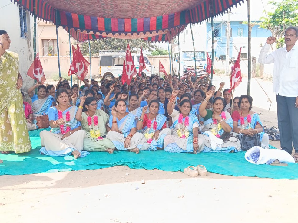 ‘అంగన్వాడీలకు వేతనాలు పెంచాలి’