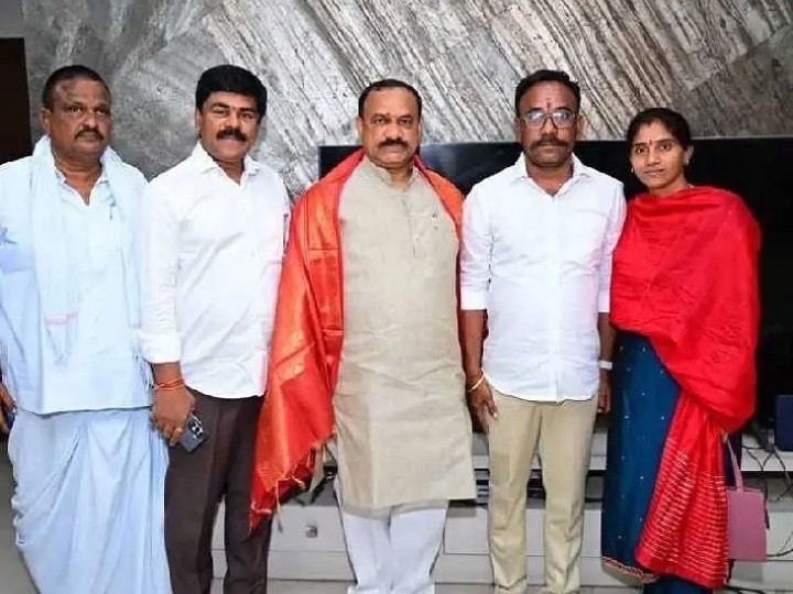 టీపీసీసీ చీఫ్‌ను కలిసిన వినయ్ రెడ్డి