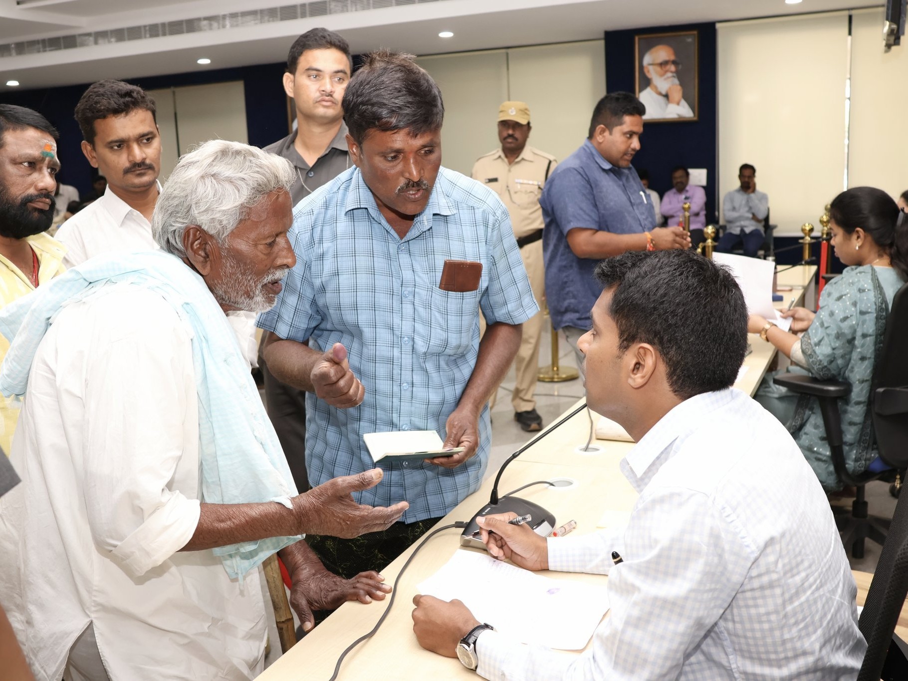 ‘ప్రజల సమస్యలను త్వరితగతిన పరిష్కరించాలి’