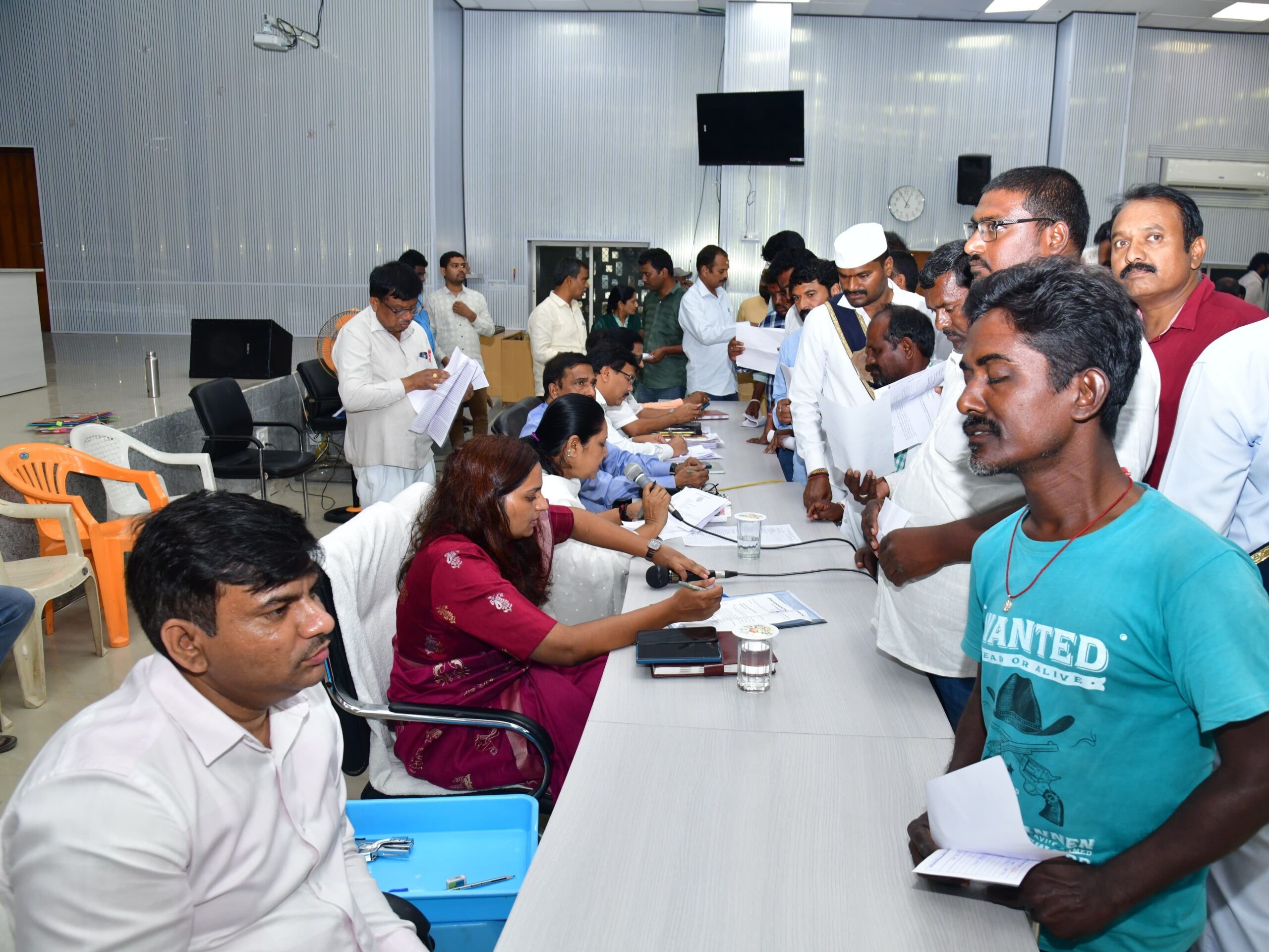 ప్రజావాణిలో ఎన్ని దరఖాస్తులు వచ్చాయంటే..?