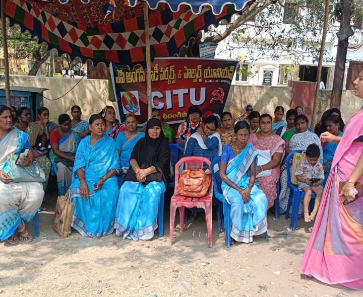 ఫిరంగిపురంలో అంగన్వాడీల రిలే దీక్షలు